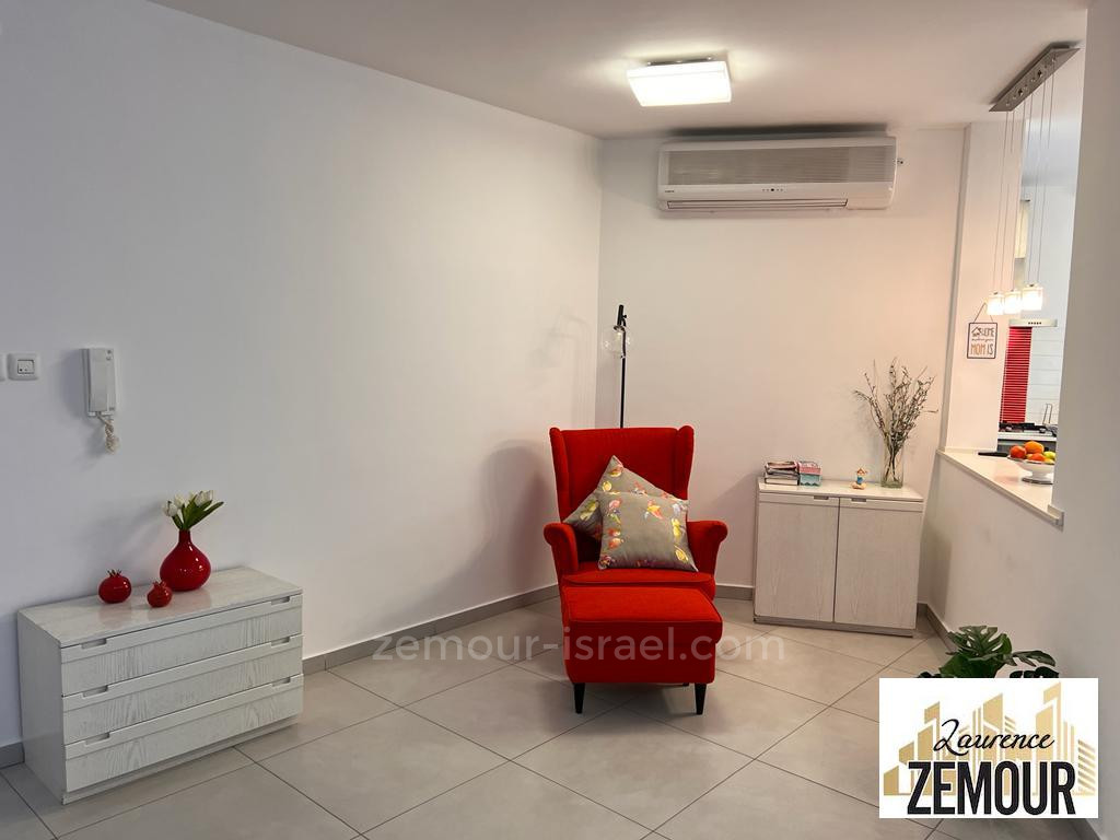 Apartamento 4 cômodos Kfar Saba Centro-Norte 60-IBL-1246