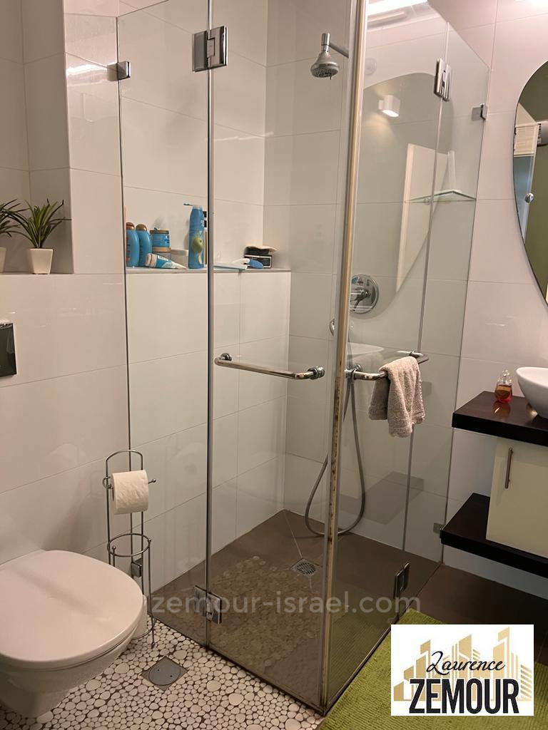 Apartamento 4 cômodos Kfar Saba Centro-Norte 60-IBL-1246