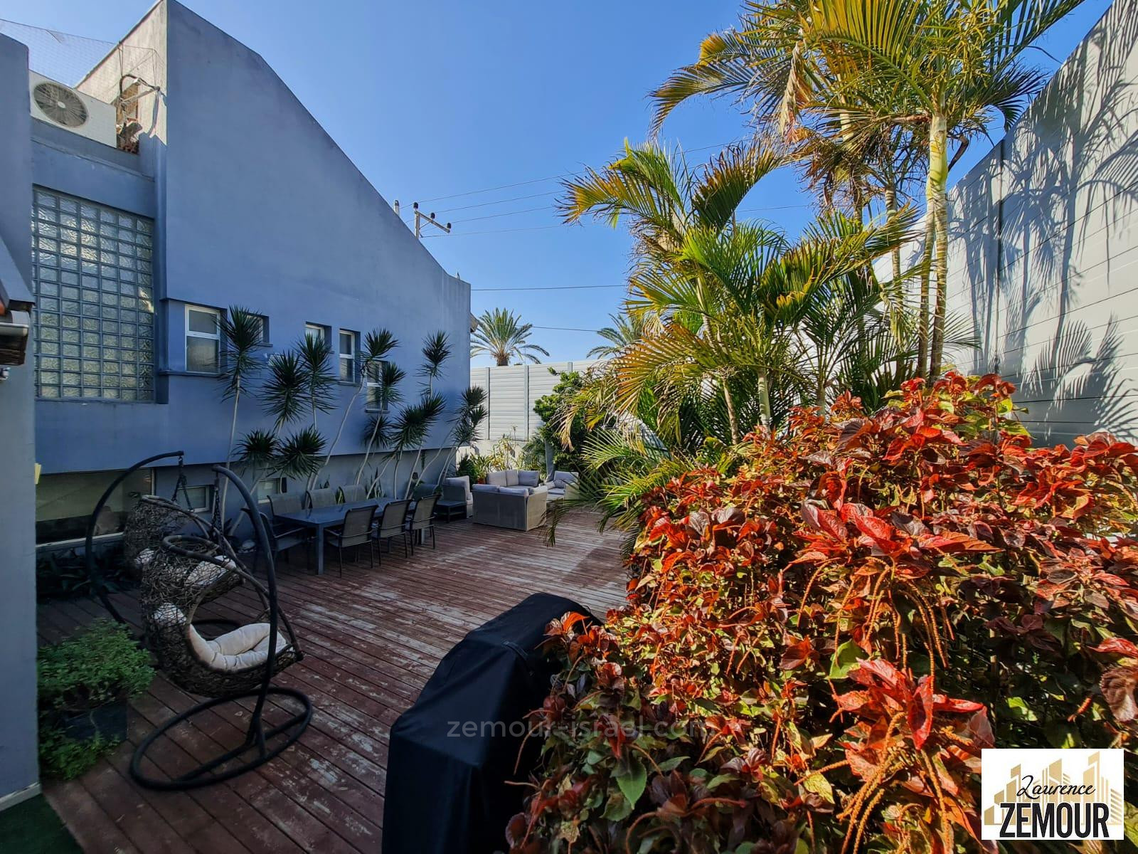 Casa de campo 7.5 cômodos Raanana Kiryat Ganim 60-IBL-1253