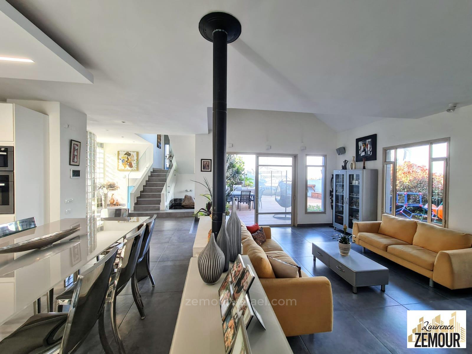 Casa de campo 7.5 cômodos Raanana Kiryat Ganim 60-IBL-1253