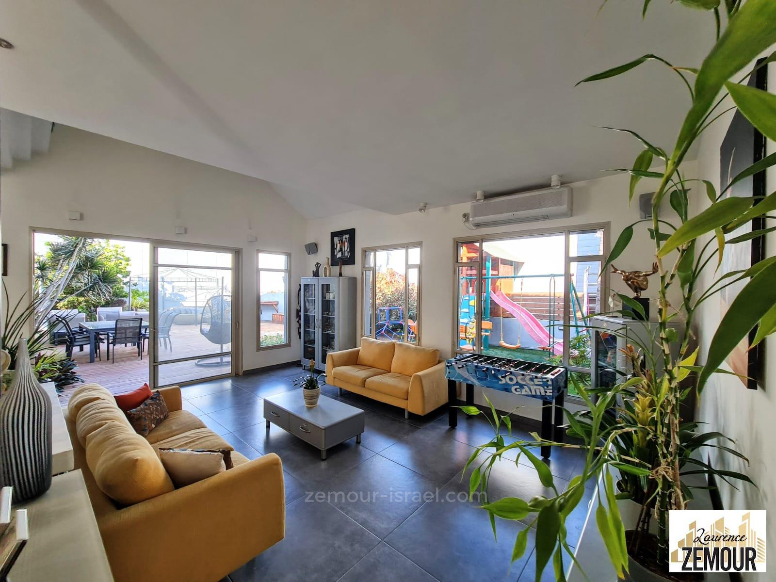 Casa de campo 7.5 cômodos Raanana Kiryat Ganim 60-IBL-1253