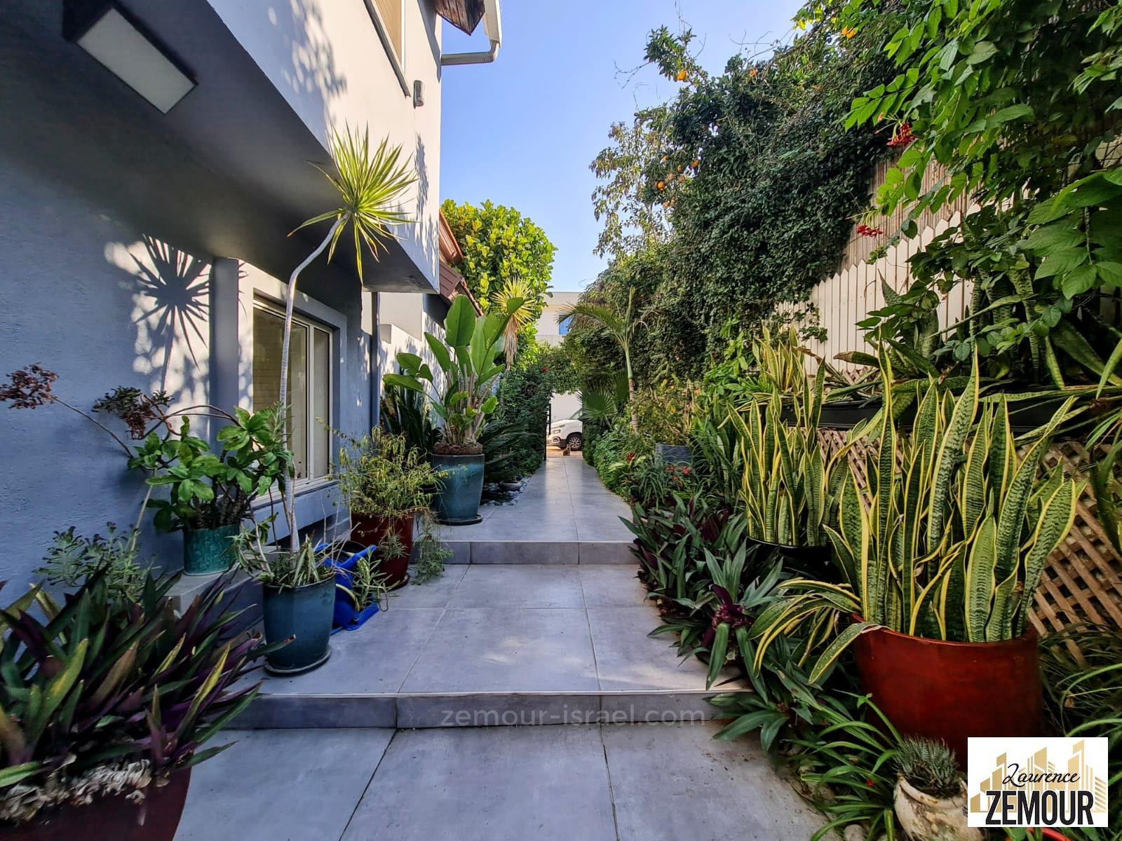 Casa de campo 7.5 cômodos Raanana Kiryat Ganim 60-IBL-1253