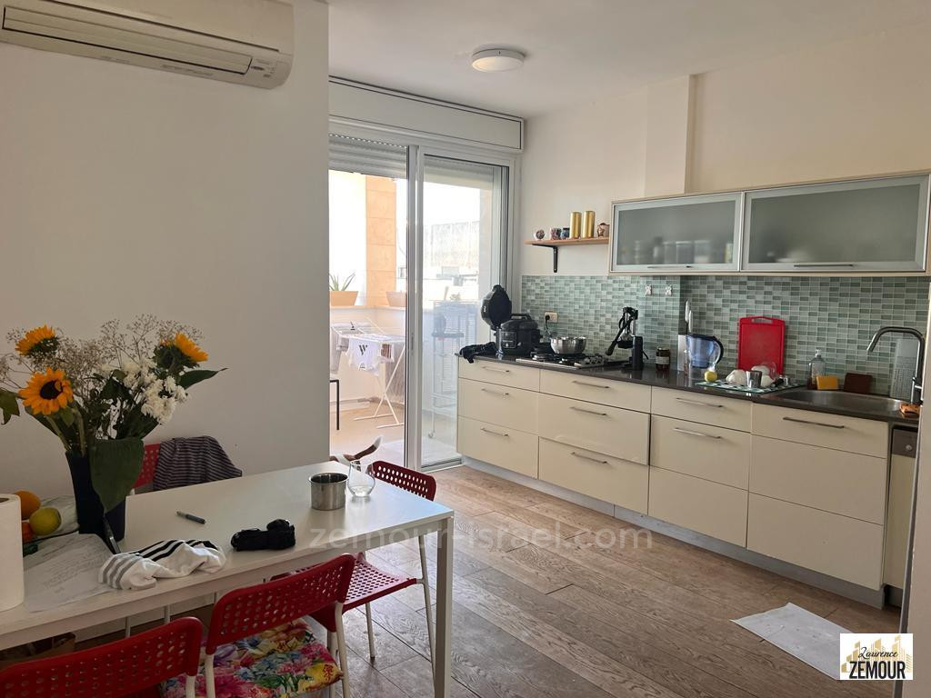 Apartamento 4 cômodos Raanana Perto da prefeitura 60-IBL-1254