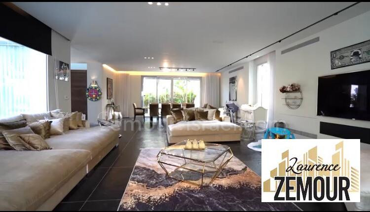 Casarão 9 cômodos Raanana Kiryat Ganim 60-IBL-1256