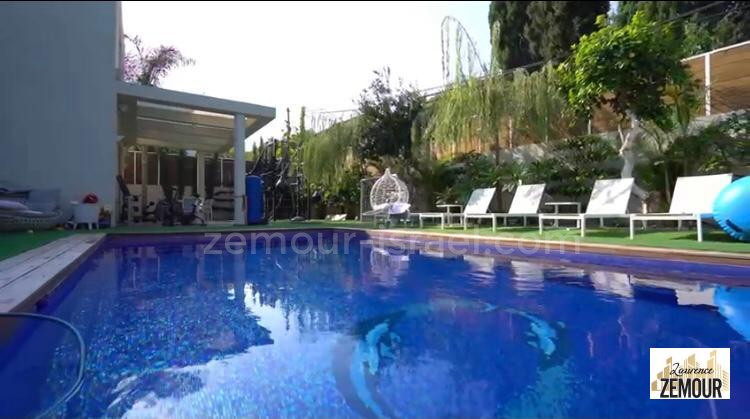 Casarão 9 cômodos Raanana Kiryat Ganim 60-IBL-1256