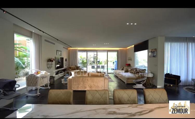 Casarão 9 cômodos Raanana Kiryat Ganim 60-IBL-1256