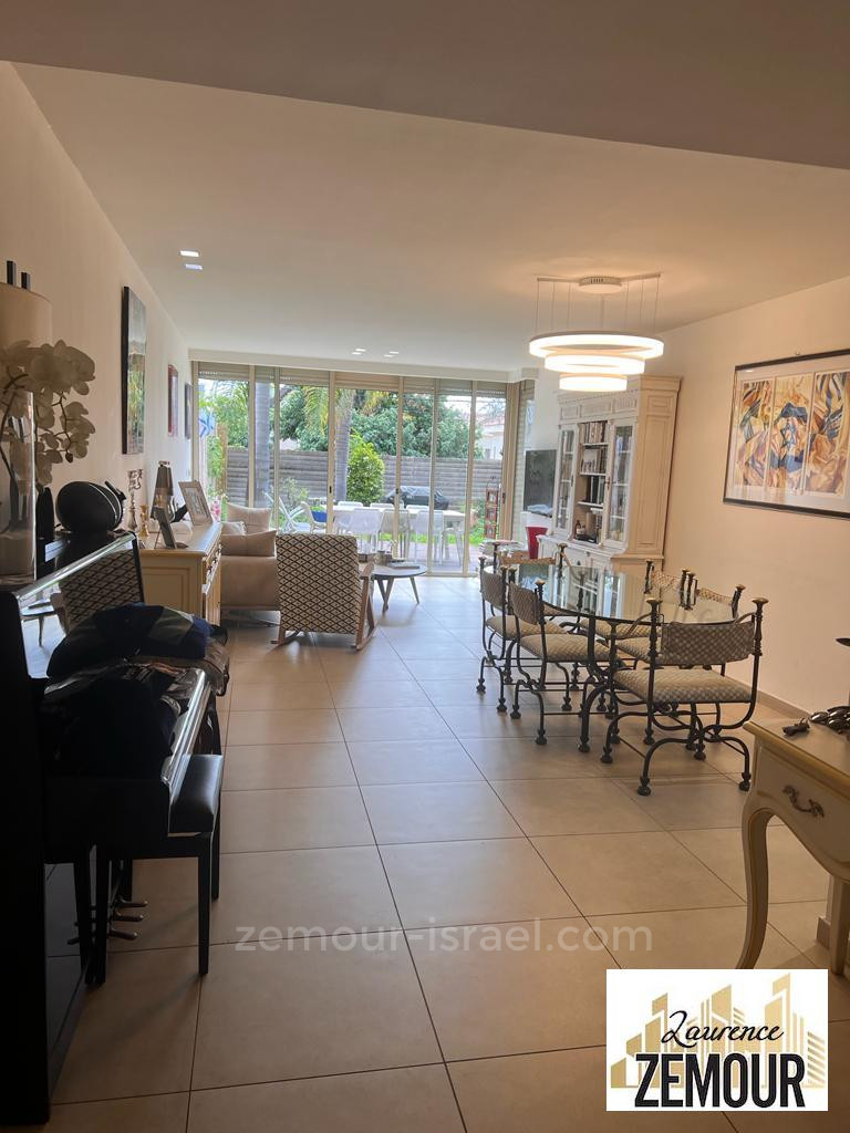 Apartamento garden 5 cômodos Raanana Perto do centro 60-IBL-1274