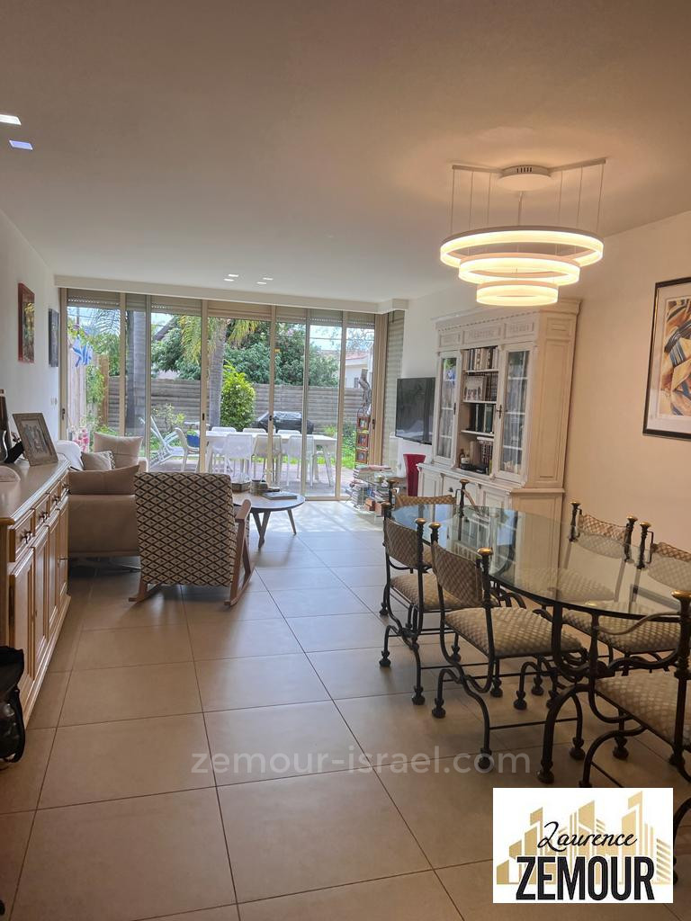 Apartamento garden 5 cômodos Raanana Perto do centro 60-IBL-1274