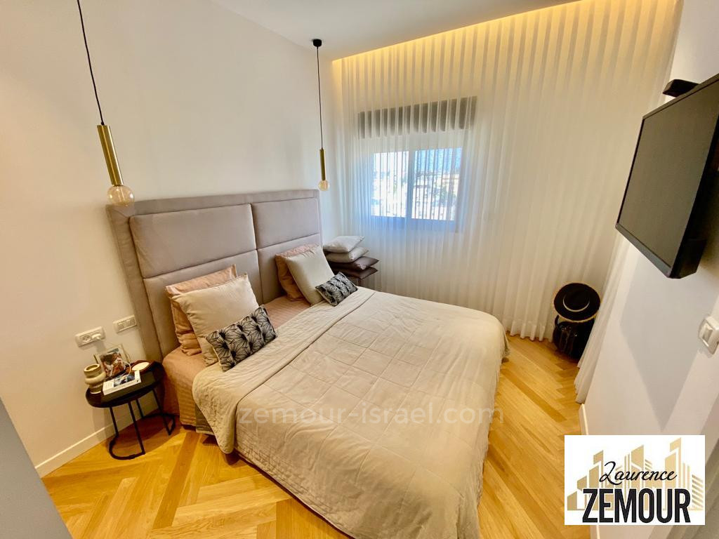 Casarão 8 cômodos Raanana Perto da prefeitura 60-IBL-1275