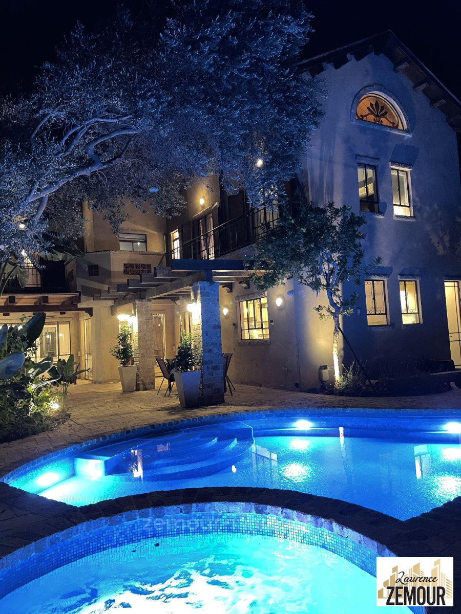 Casarão 9 cômodos Raanana Kiryat Ganim 60-IBL-1280