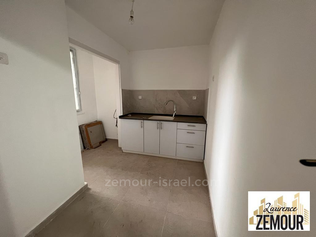 Apartamento 2.5 cômodos Bat yam Bat yam 60-IBL-1281