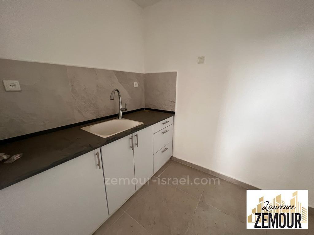 Apartamento 2.5 cômodos Bat yam Bat yam 60-IBL-1281