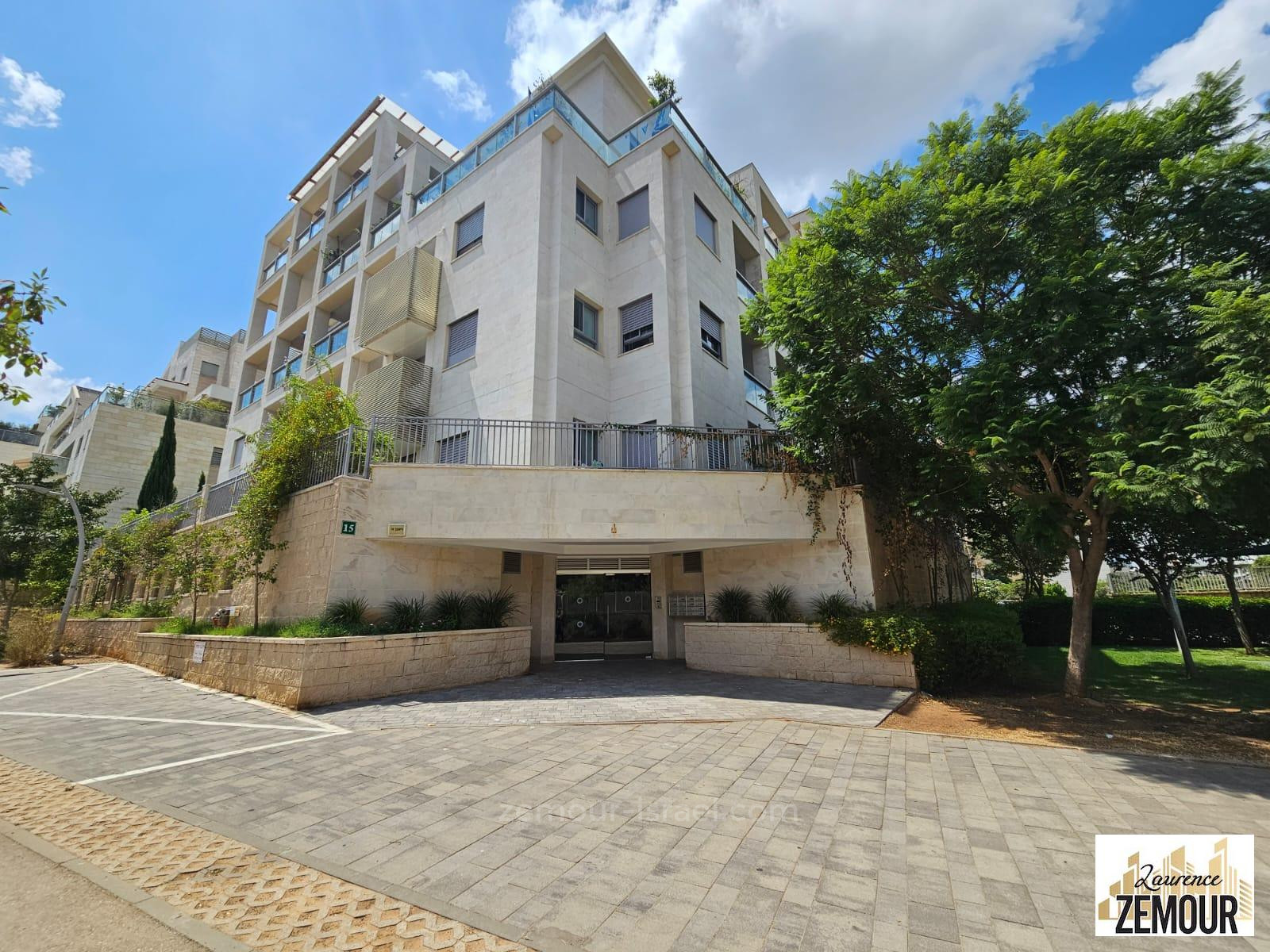 Apartamento garden 4 cômodos Kfar Saba Kfar Saba 60-IBL-1282