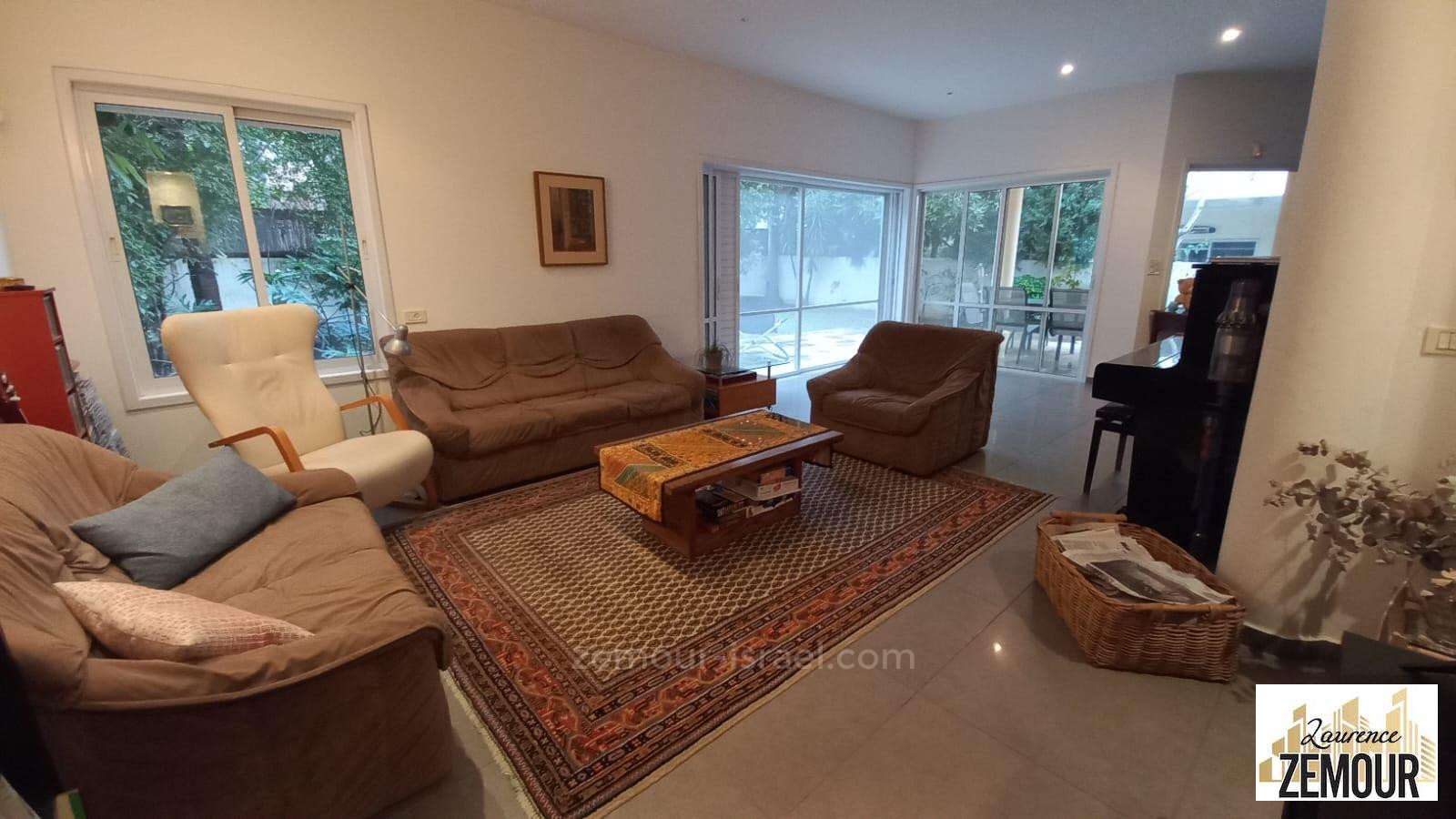 Casa de campo 8.5 cômodos Raanana Kiryat Ganim 60-IBL-1298