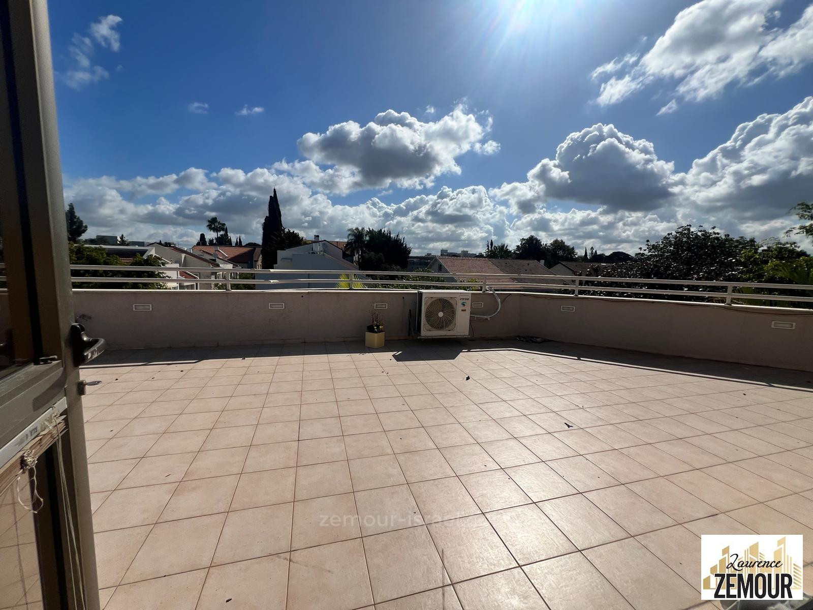 Duplex 5 cômodos Herzliya Zeira 60-IBL-1306