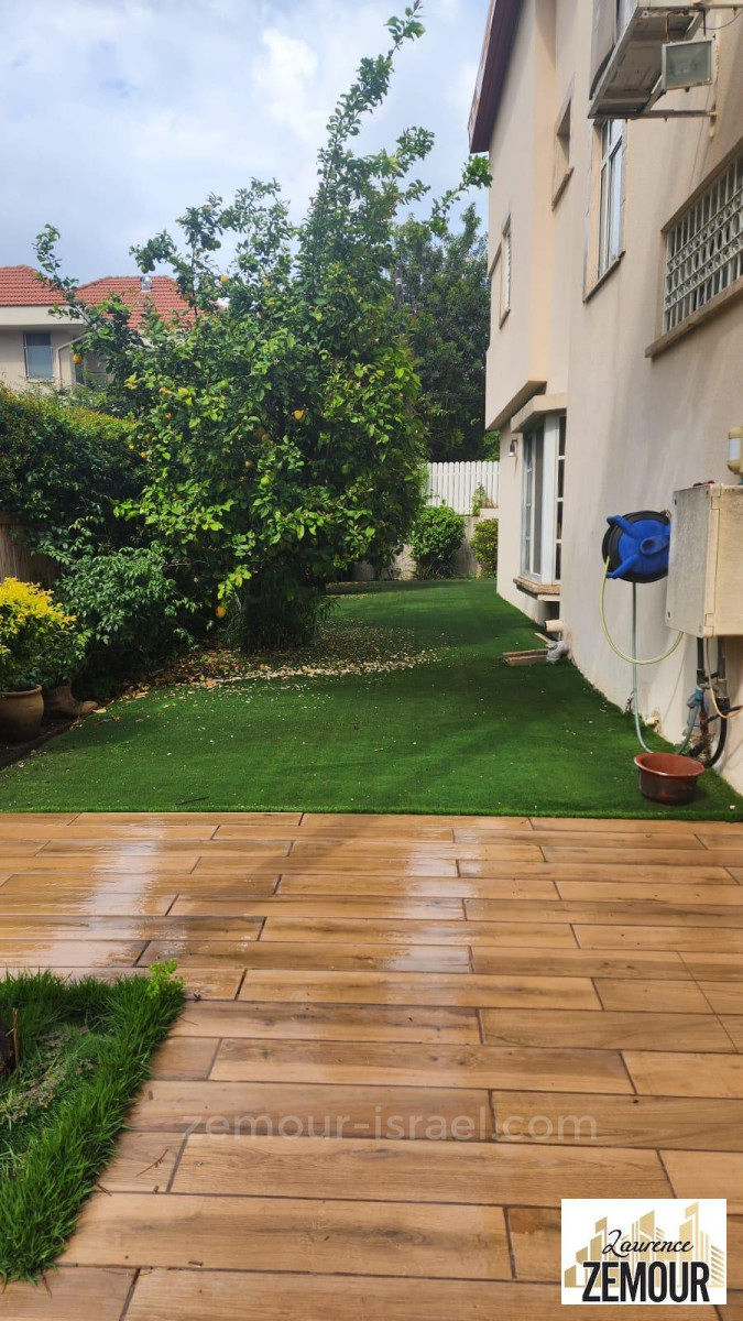 Casarão 6 cômodos Raanana Próximo de Bilu 60-IBL-1308