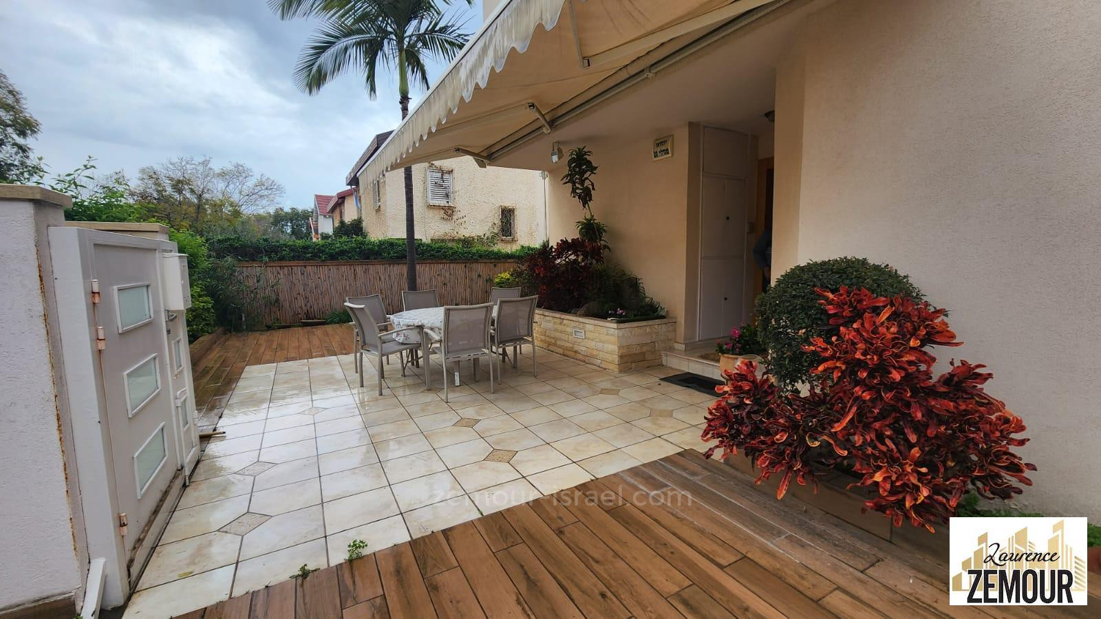 Casarão 6 cômodos Raanana Próximo de Bilu 60-IBL-1308