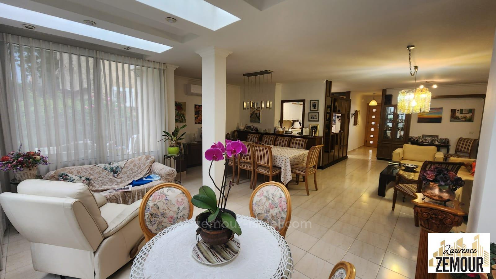 Casarão 6 cômodos Raanana Próximo de Bilu 60-IBL-1308