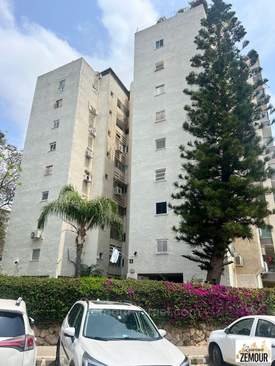Apartamento 4.5 cômodos Kfar Saba Centro-Norte 60-IBL-1314