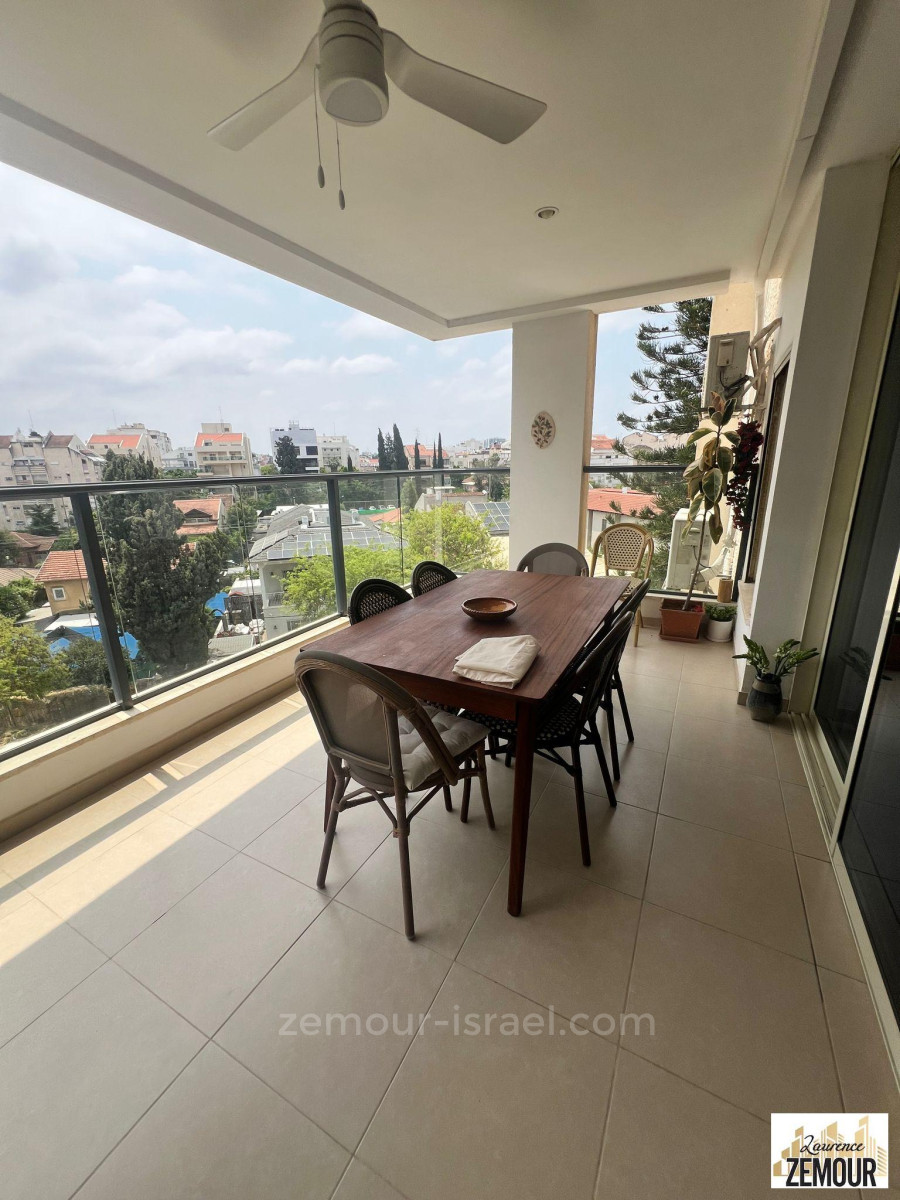 Apartamento 4.5 cômodos Kfar Saba Centro-Norte 60-IBL-1314