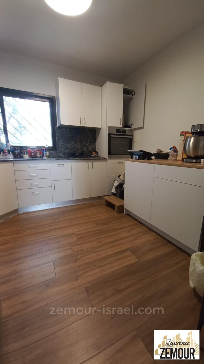 Apartamento 4.5 cômodos Raanana 2003 60-IBL-1315