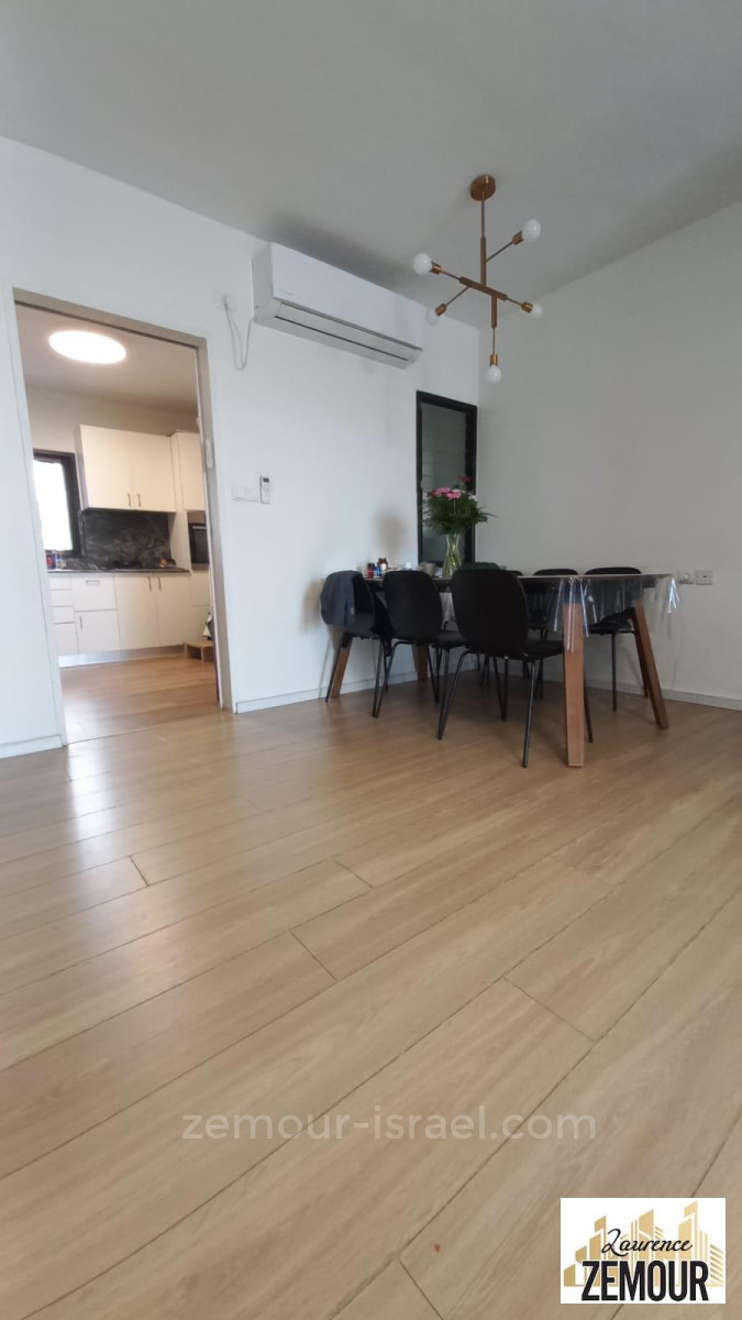 Apartamento 4.5 cômodos Raanana 2003 60-IBL-1315