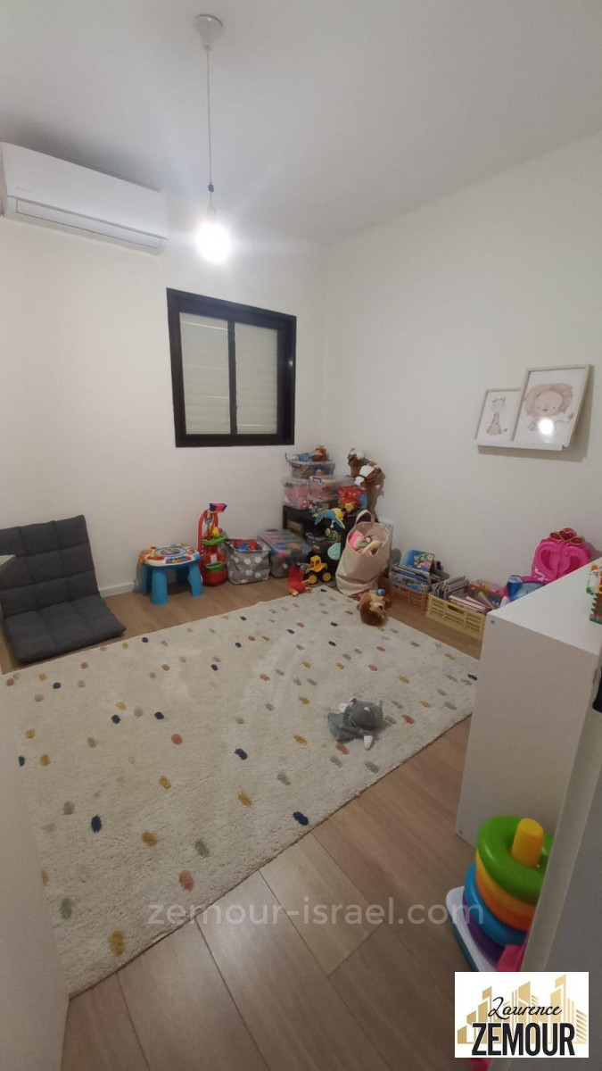 Apartamento 4.5 cômodos Raanana 2003 60-IBL-1315