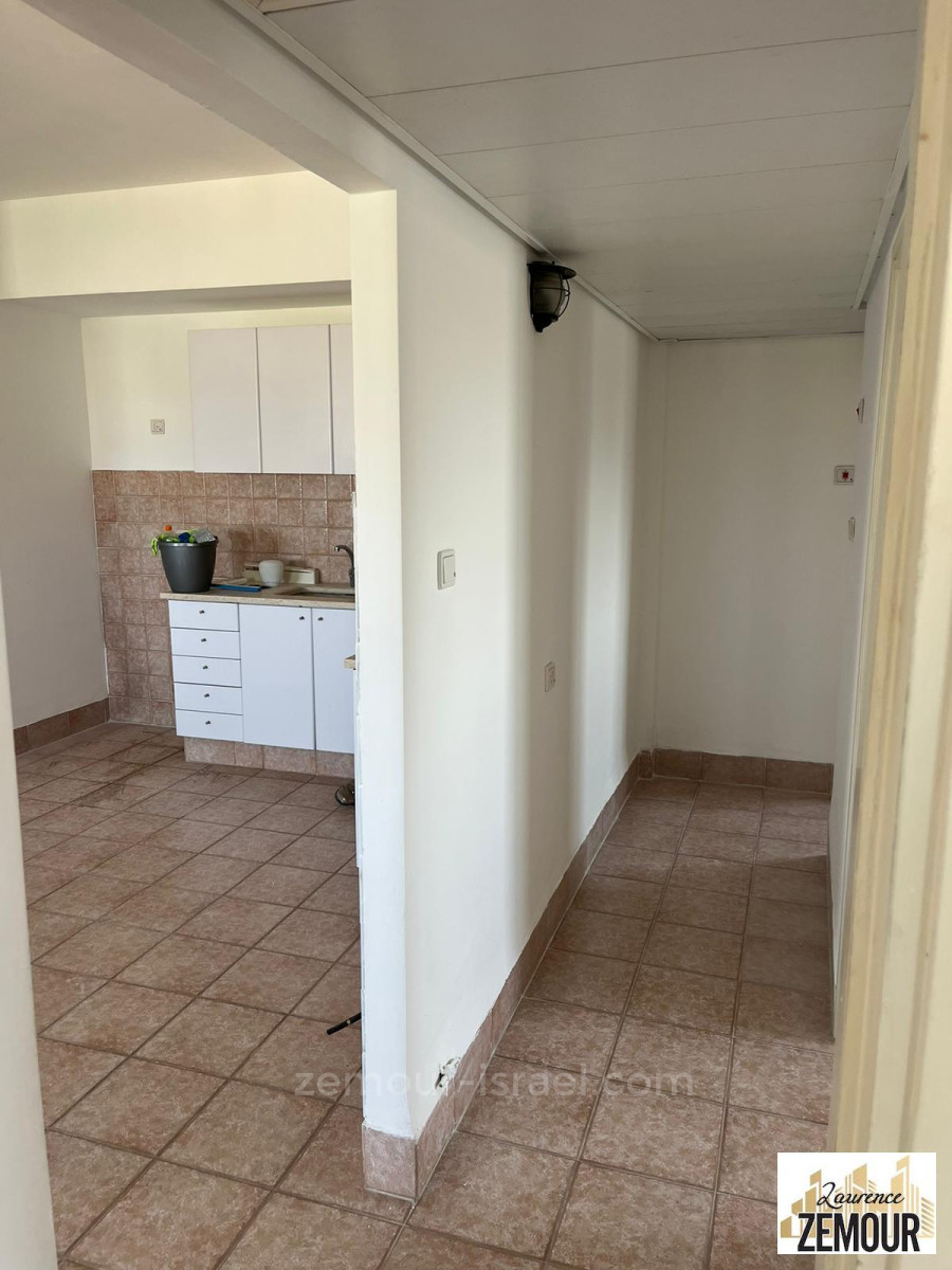 Apartamento 3 cômodos Raanana Perto de Yad Labanim 60-IBL-1320