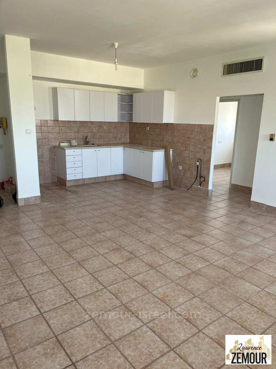 Apartamento 3 cômodos Raanana Perto de Yad Labanim 60-IBL-1320