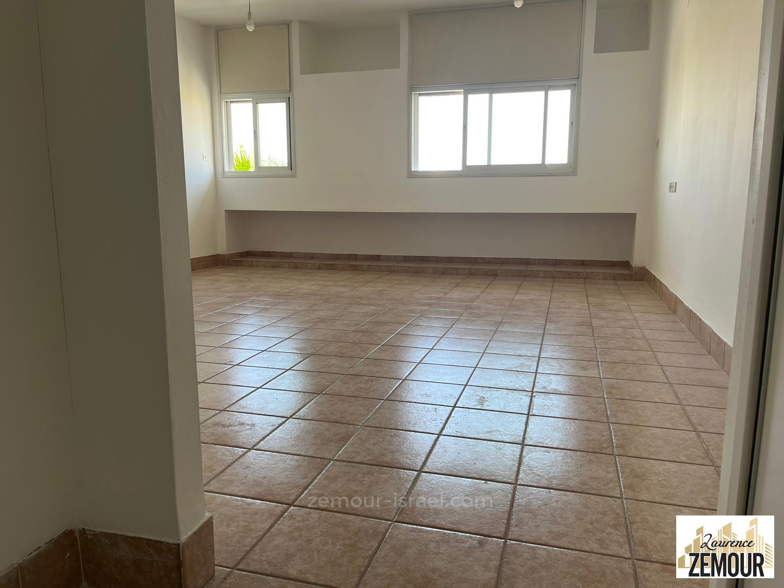 Apartamento 3 cômodos Raanana Perto de Yad Labanim 60-IBL-1321