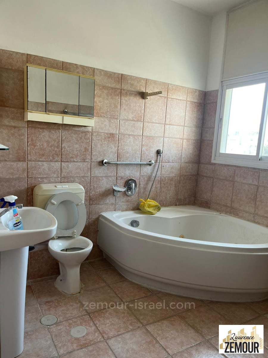 Apartamento 3 cômodos Raanana Perto de Yad Labanim 60-IBL-1321