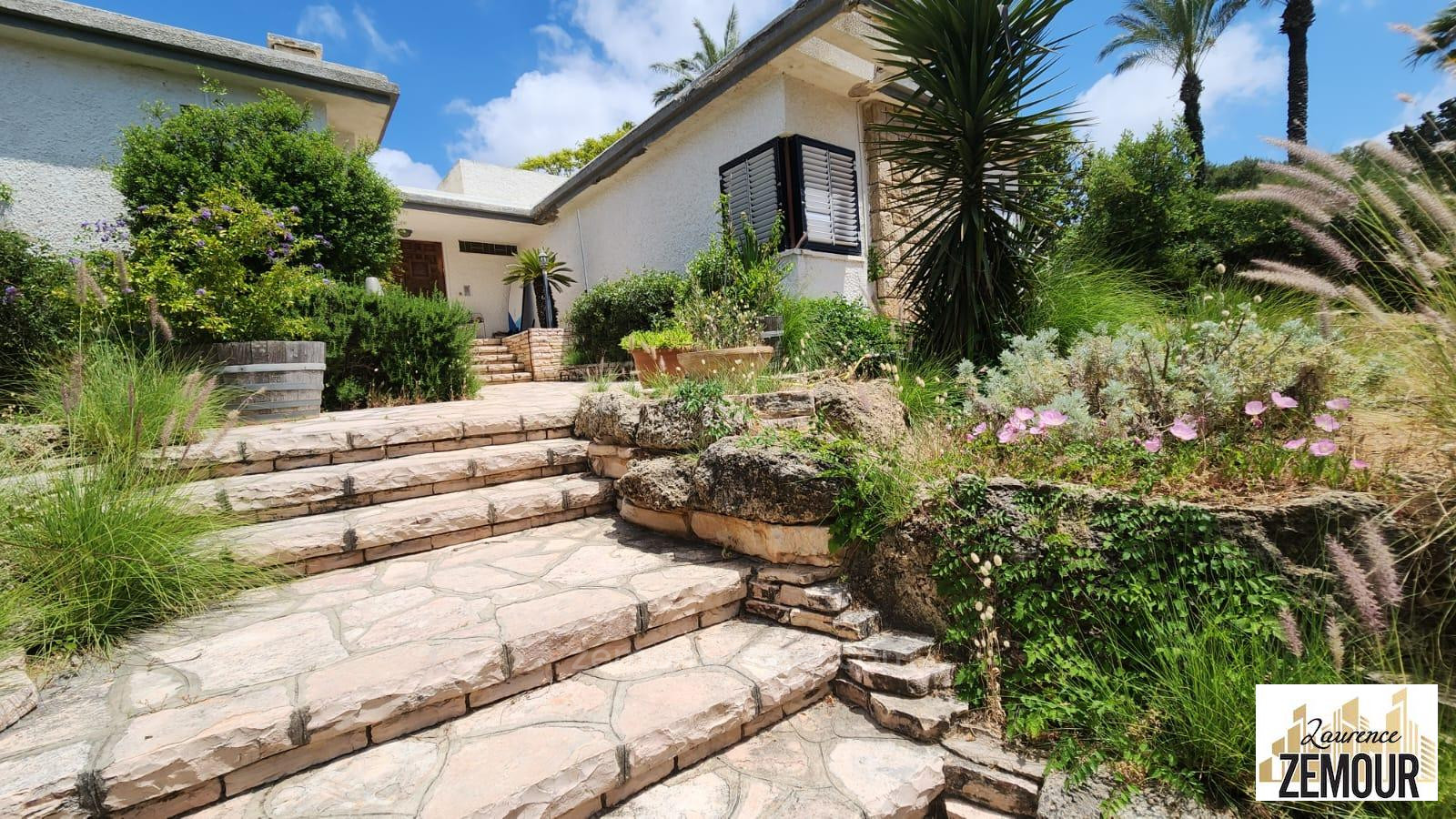 Casarão 6 cômodos Cesareia Cesareia 60-IBL-1323