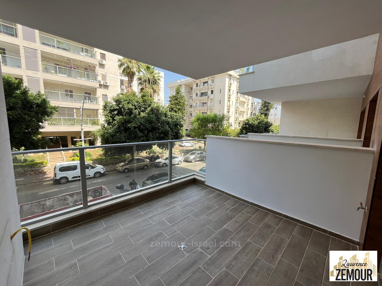 Apartamento 5 cômodos Raanana Próximo de Ariel 60-IBL-1326