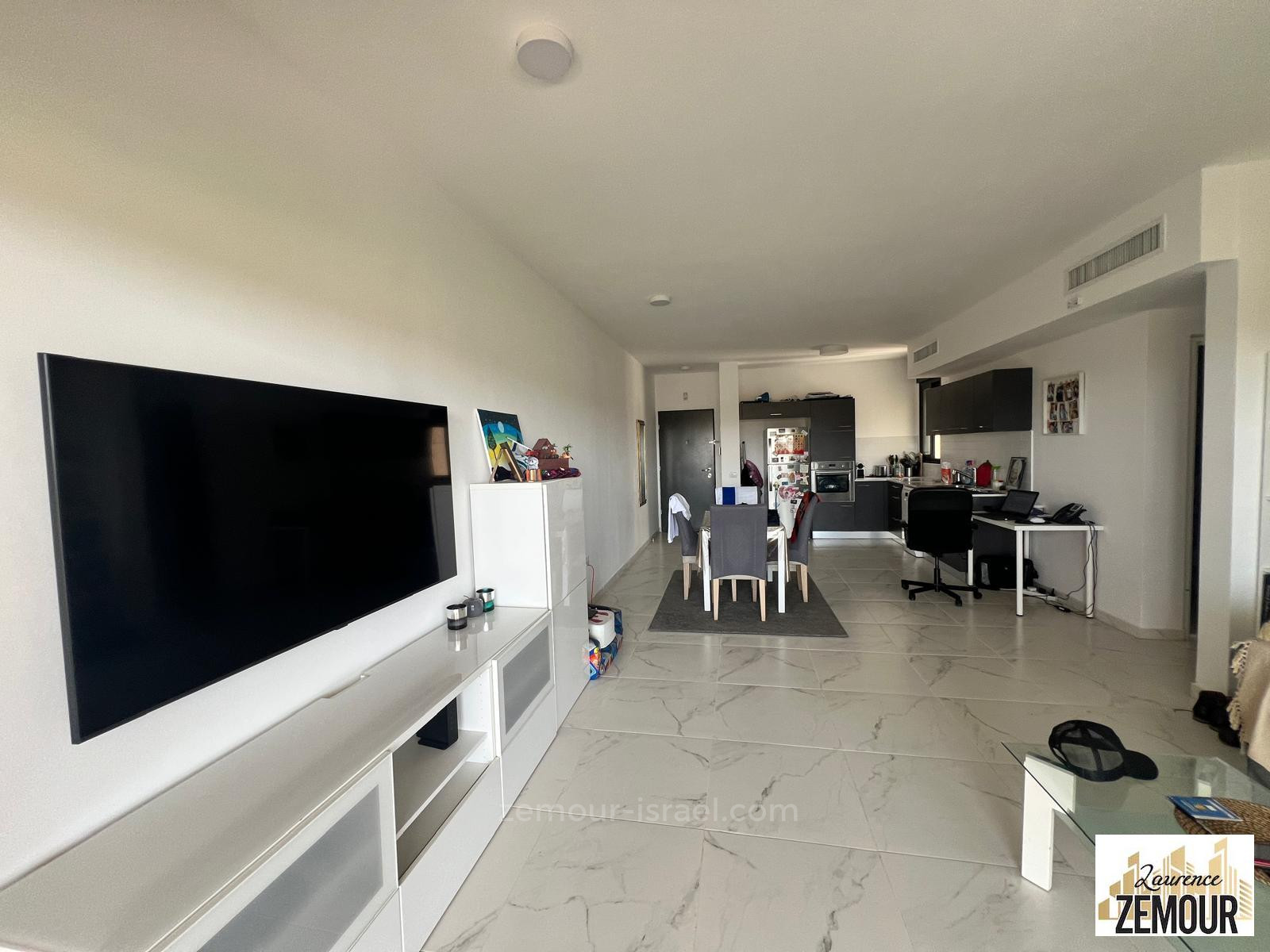 Apartamento 3 cômodos Raanana 2003 60-IBL-1327