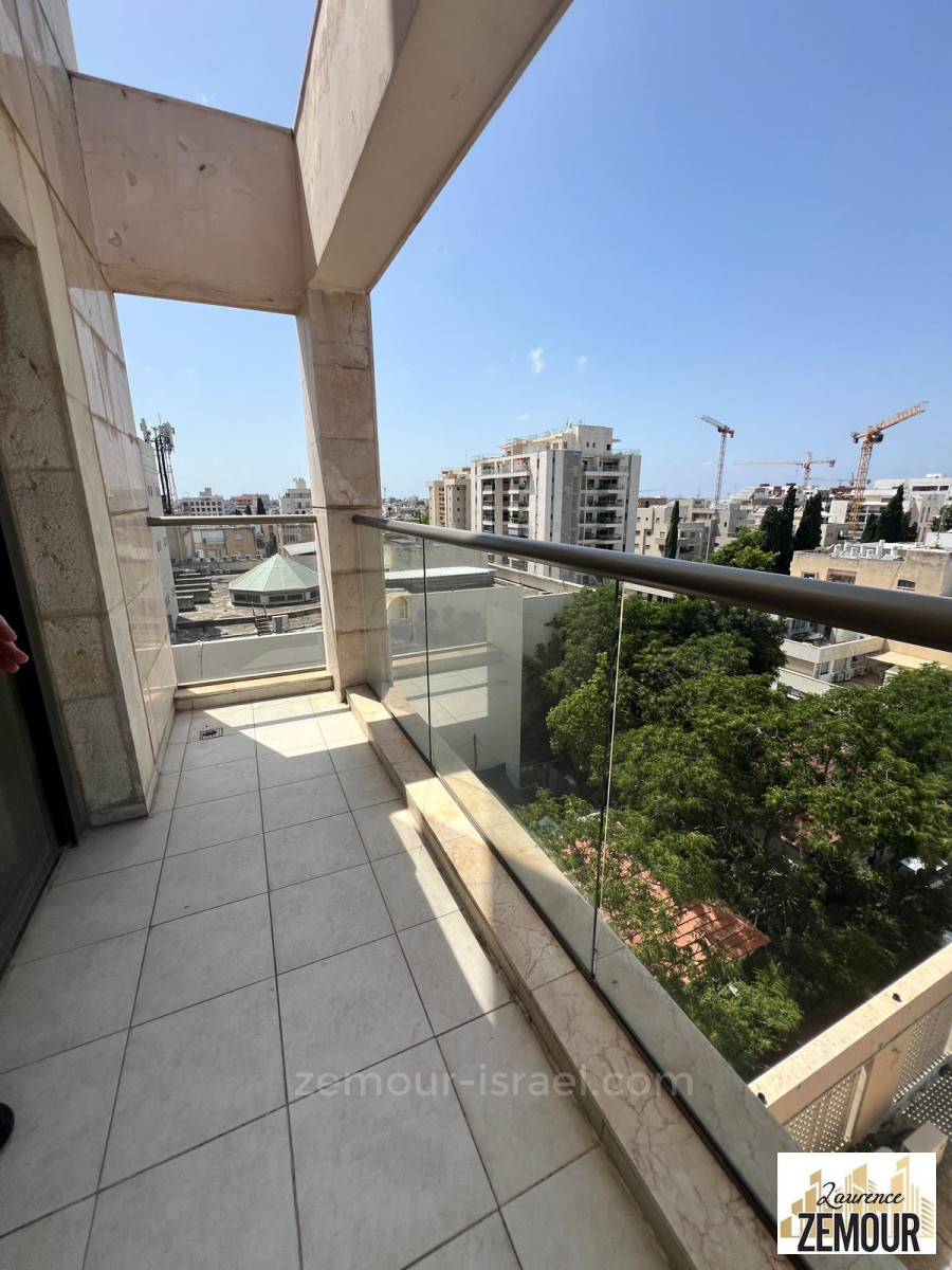 Apartamento 3 cômodos Raanana Perto da prefeitura 60-IBL-1328