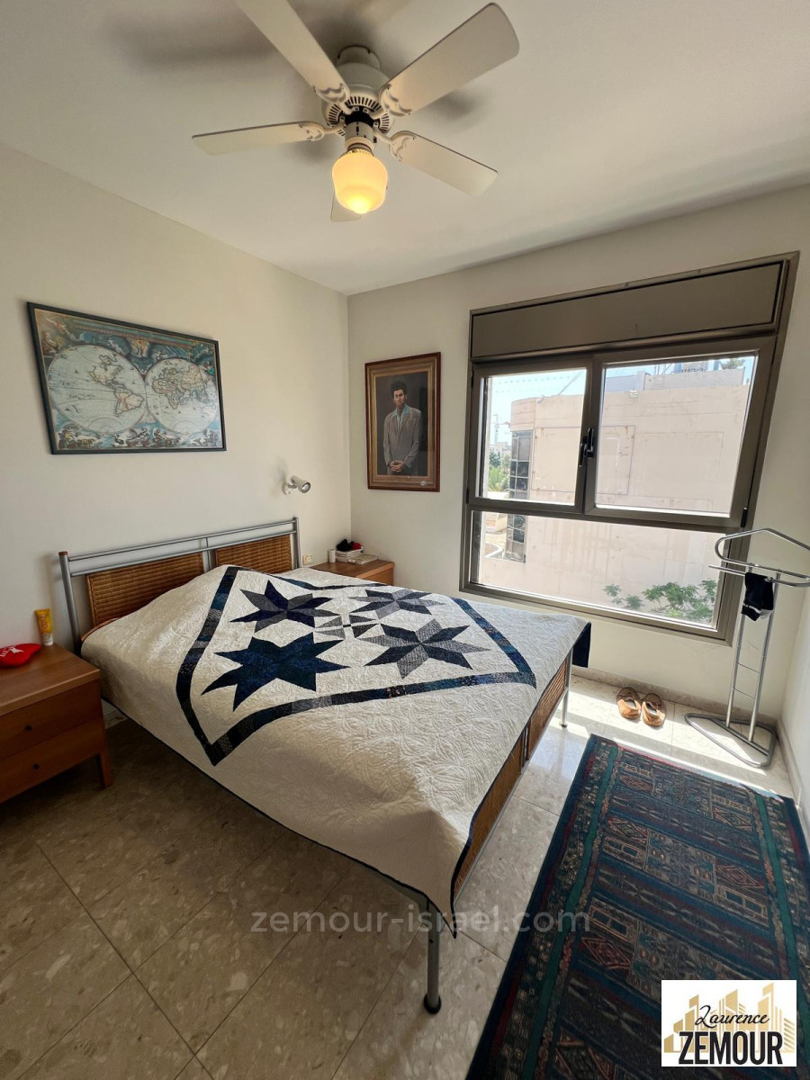 Apartamento 3 cômodos Raanana Perto da prefeitura 60-IBL-1328