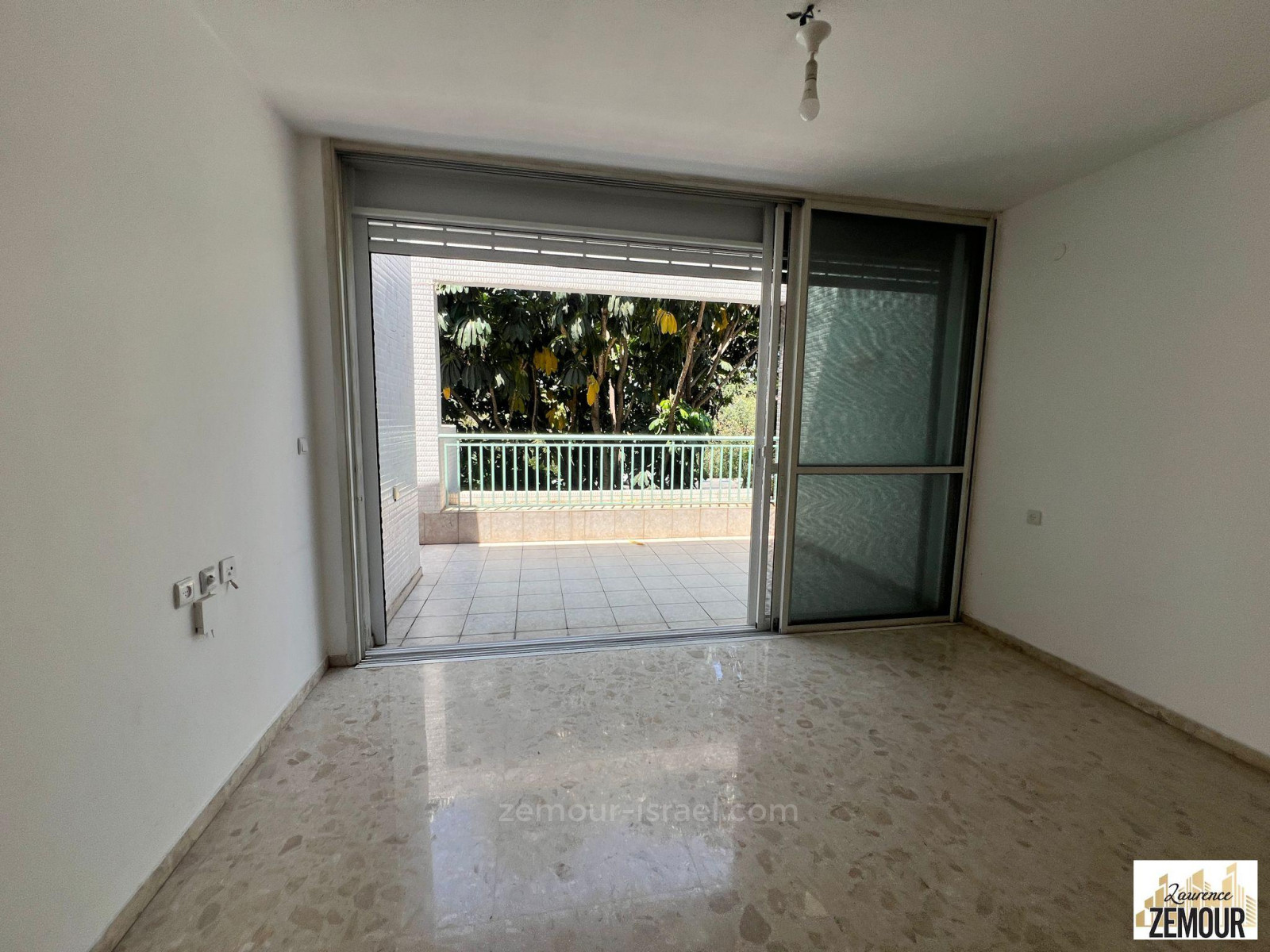 Apartamento 5 cômodos Raanana Est 60-IBL-1330