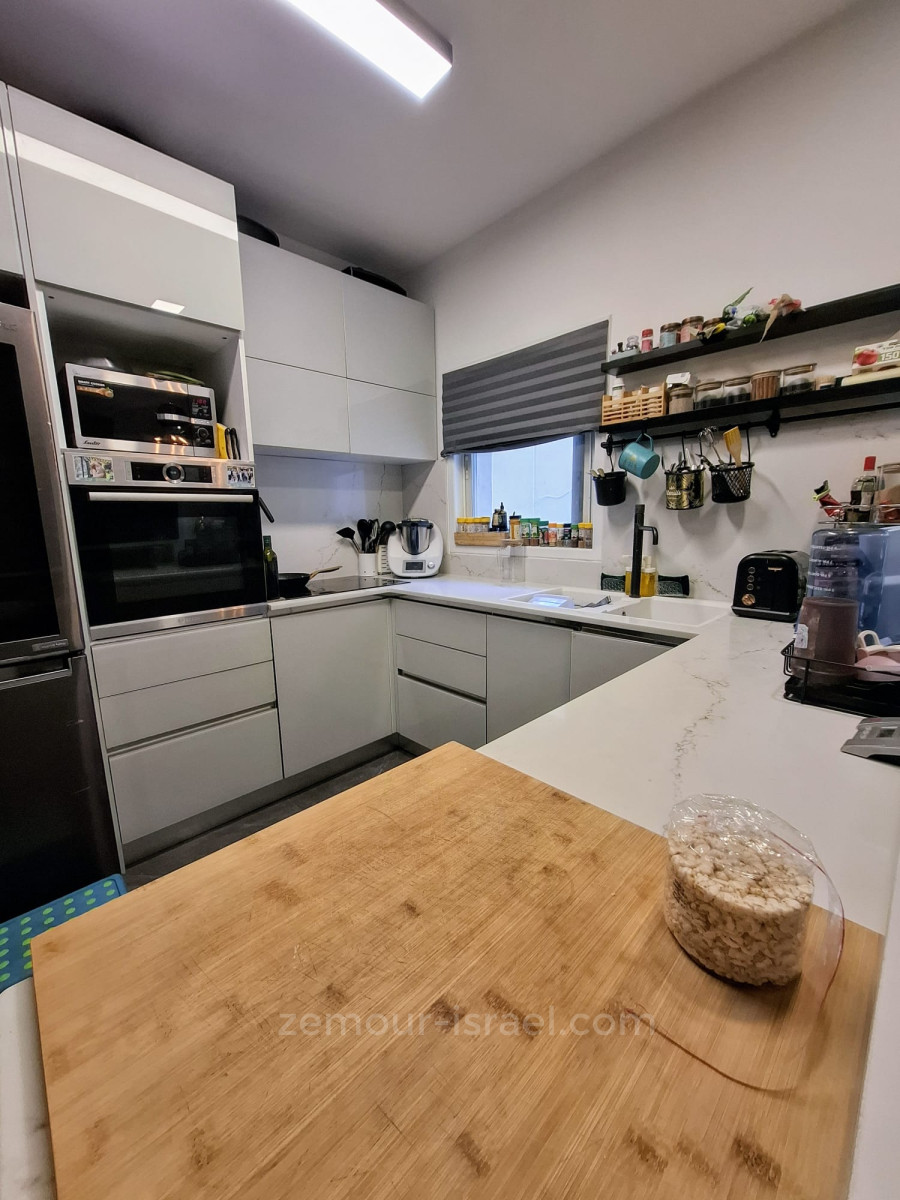 Apartamento 5 cômodos Raanana Est 60-IBL-1331