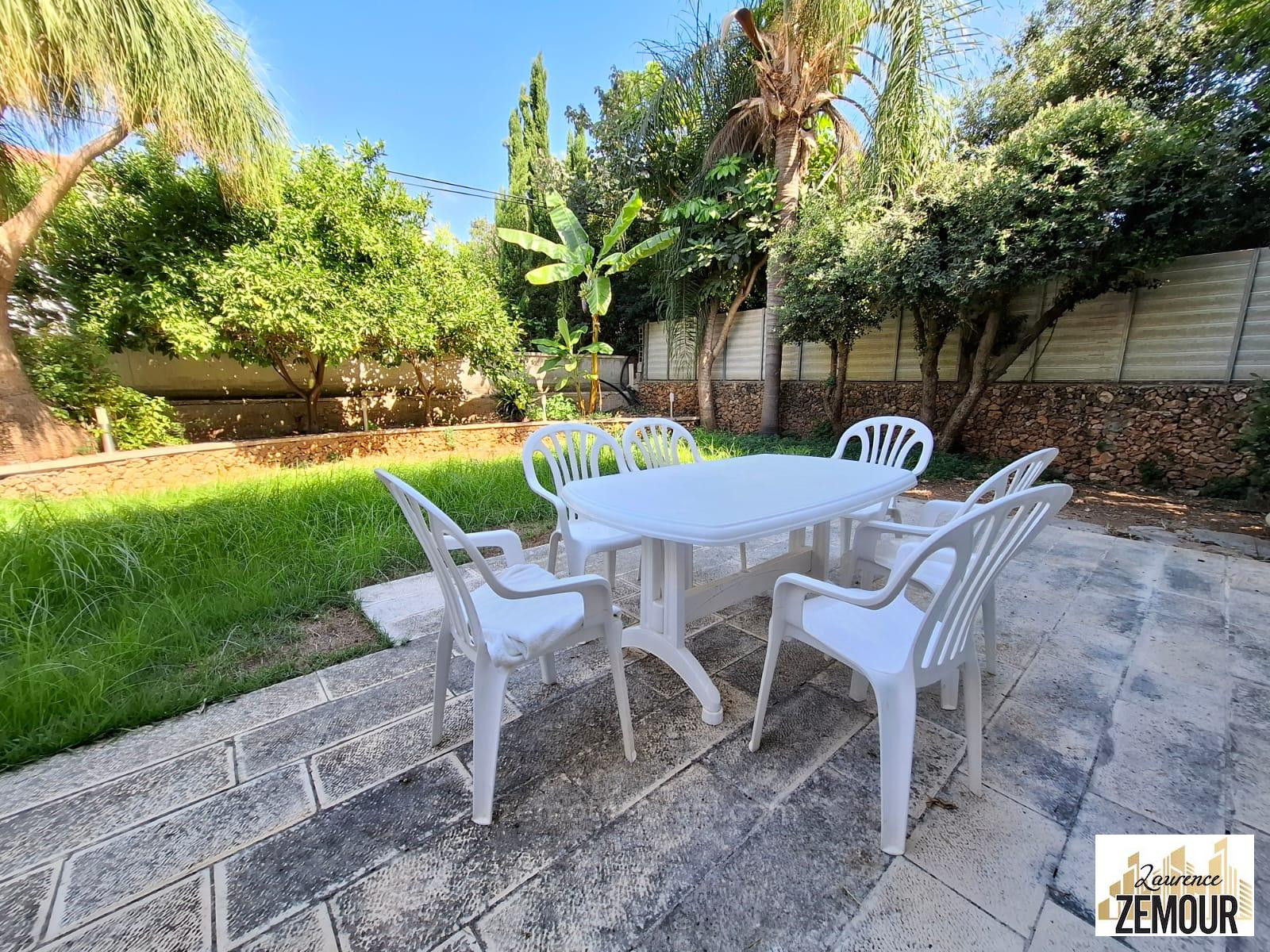 Casarão 7 cômodos Raanana Perto da prefeitura 60-IBL-1336