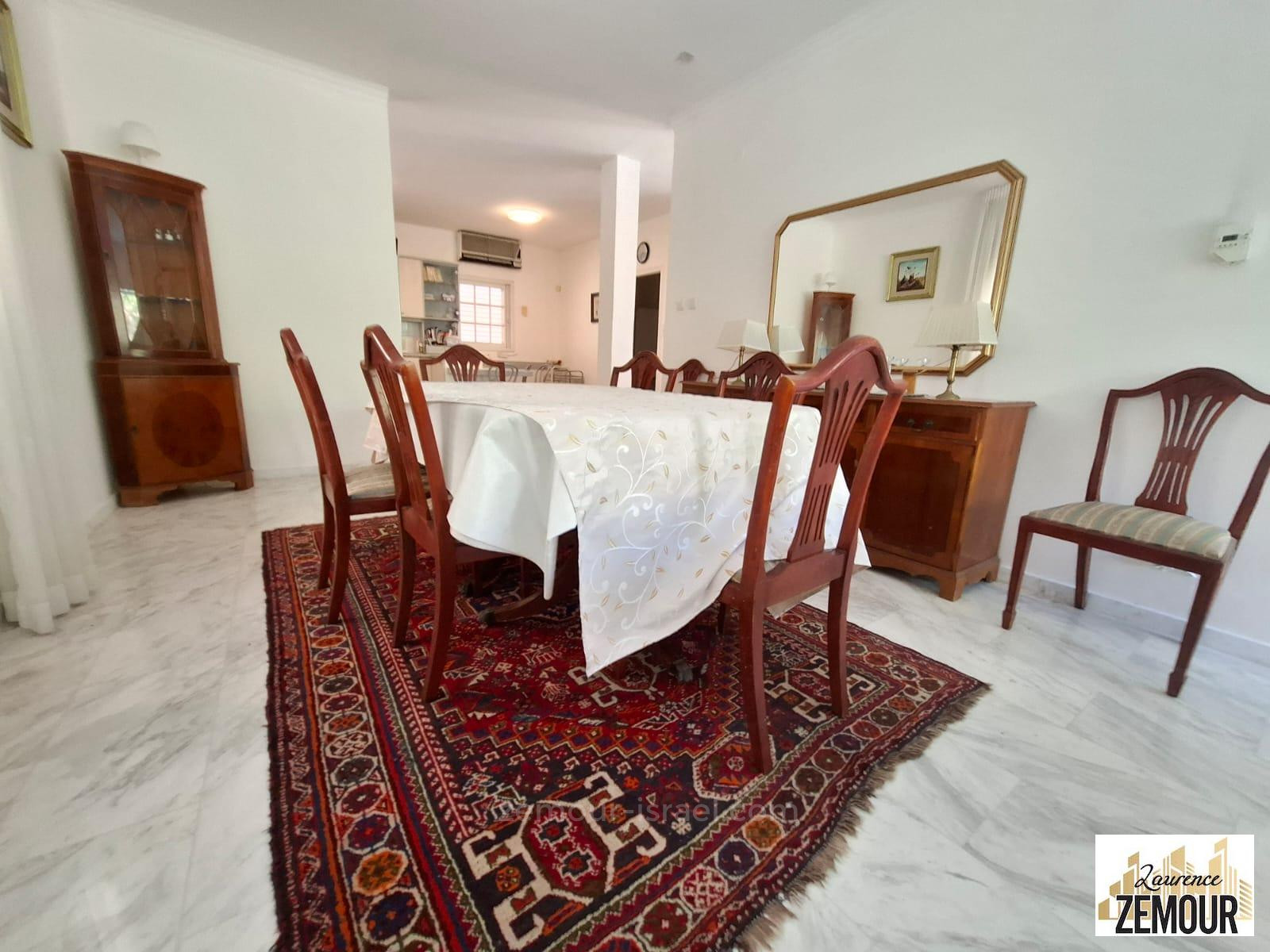 Casarão 7 cômodos Raanana Perto da prefeitura 60-IBL-1336