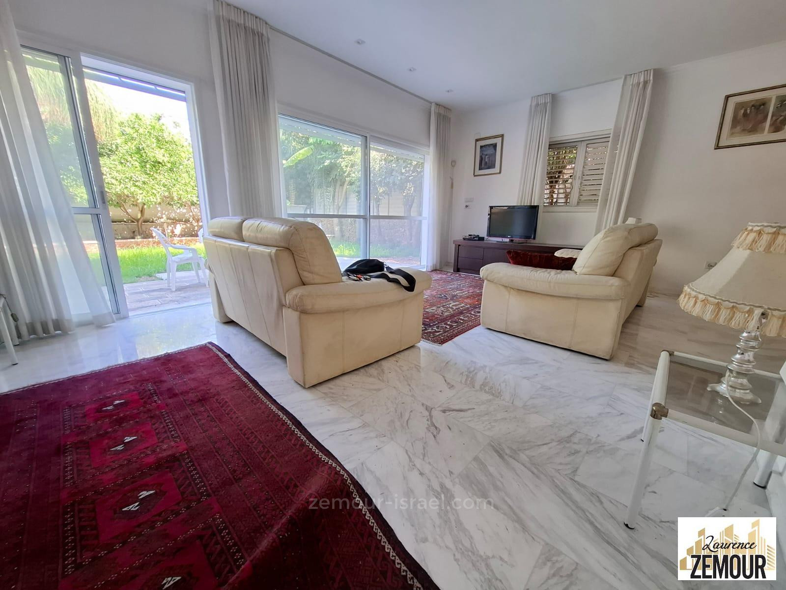 Casarão 7 cômodos Raanana Perto da prefeitura 60-IBL-1336