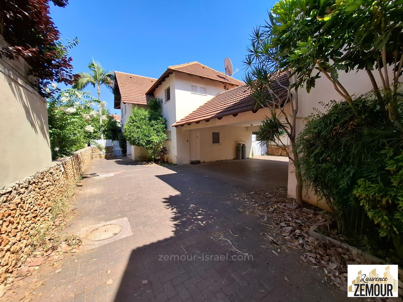 Casarão 7 cômodos Raanana Perto da prefeitura 60-IBL-1336