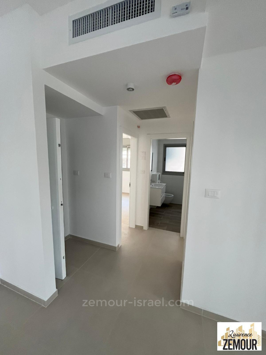 Apartamento 5 cômodos Raanana Est 60-IBL-1337