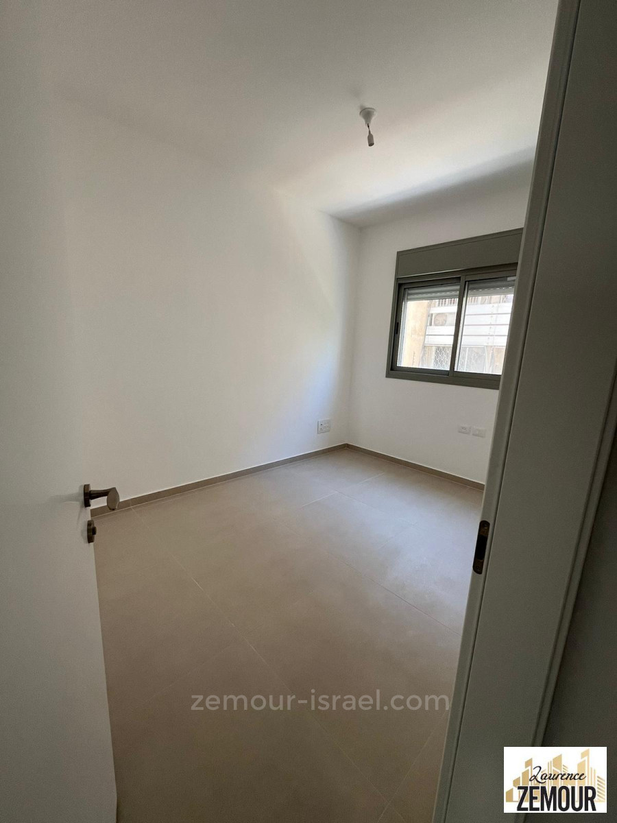 Apartamento 5 cômodos Raanana Est 60-IBL-1337