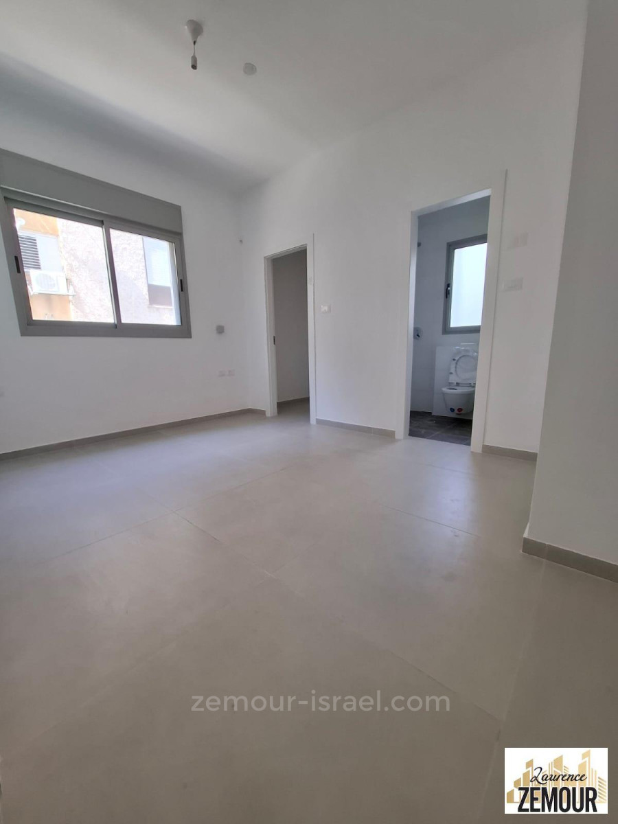 Apartamento 5 cômodos Raanana Est 60-IBL-1337