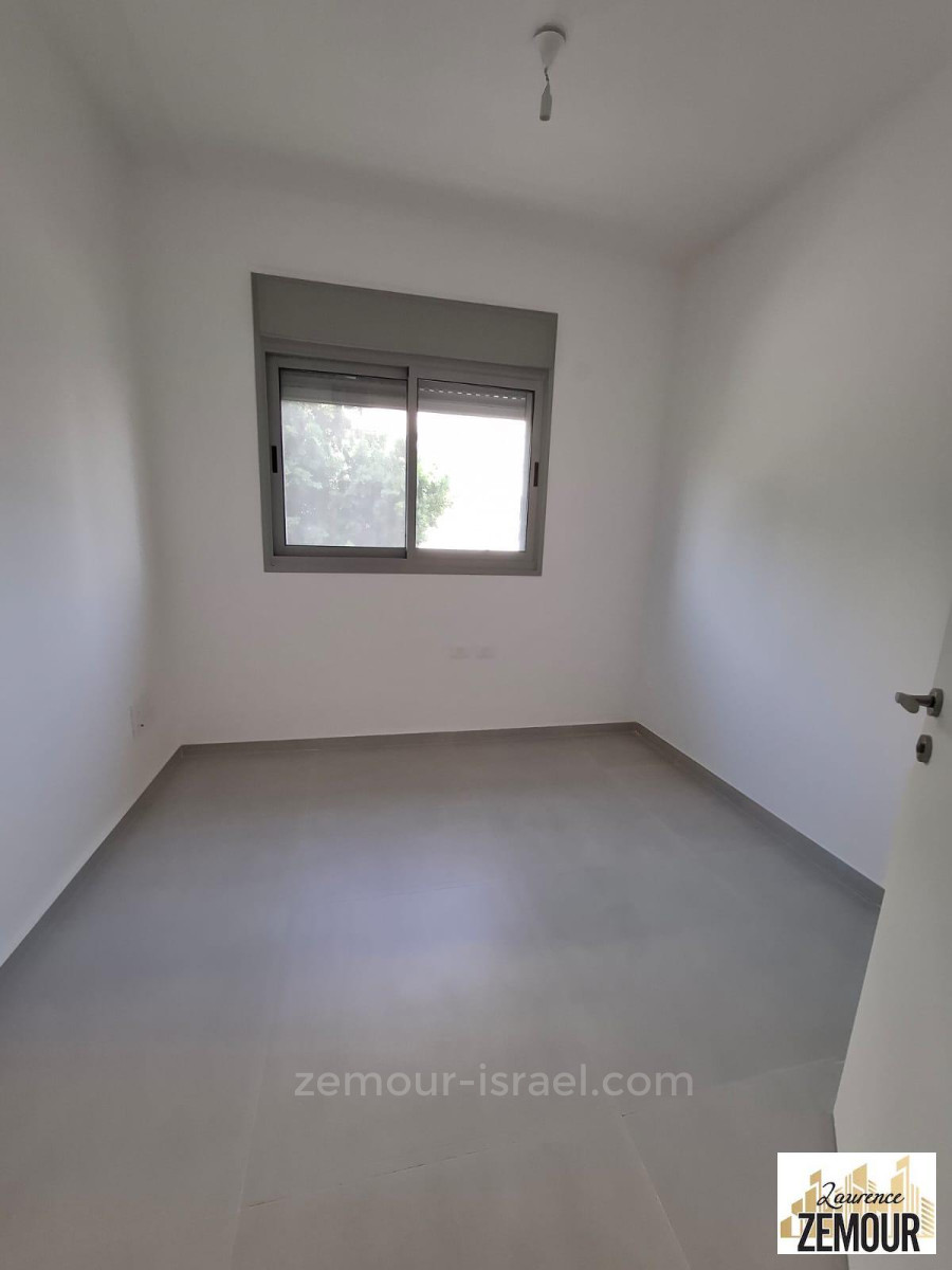 Apartamento 5 cômodos Raanana Est 60-IBL-1337