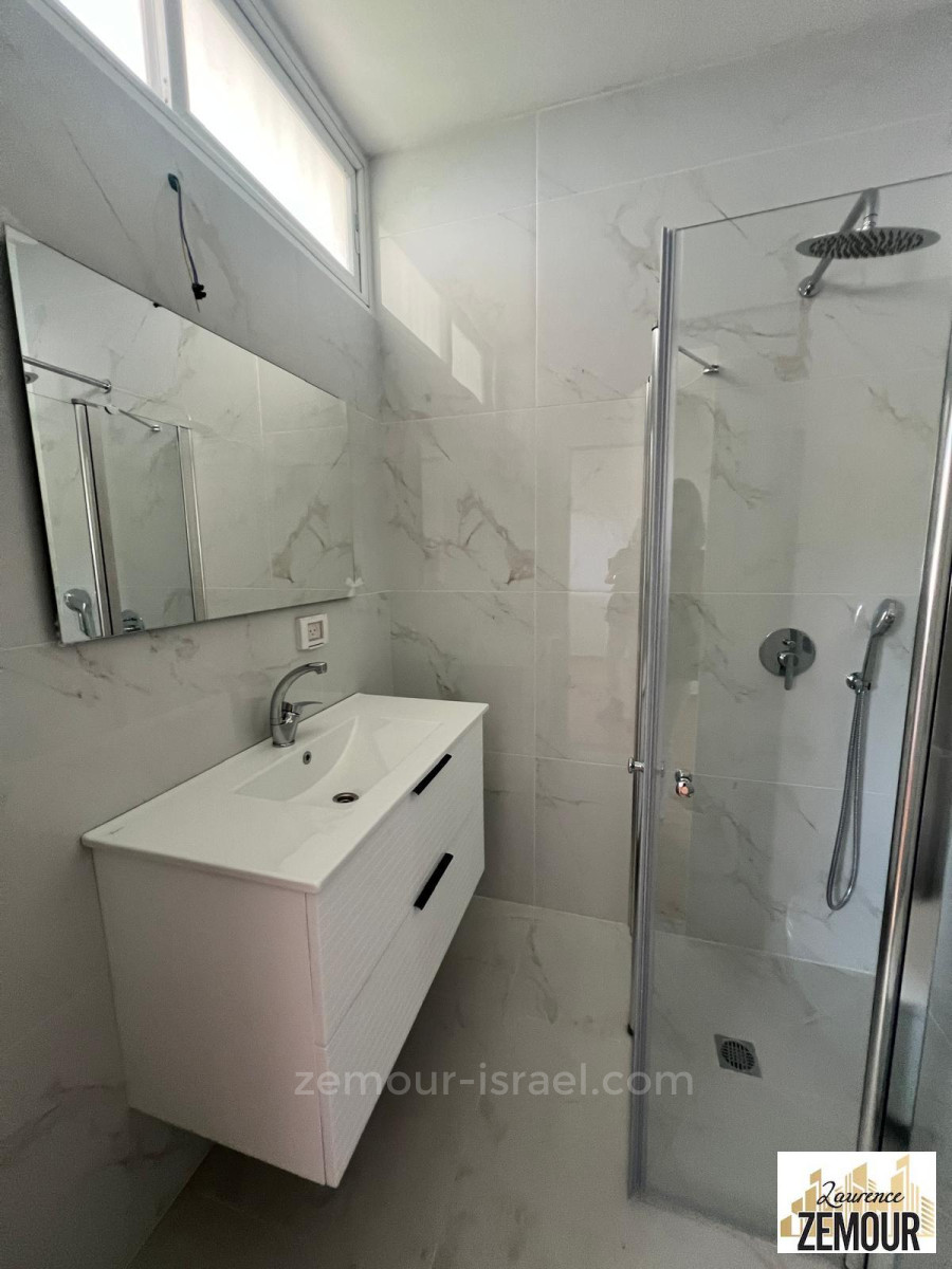 Apartamento 5 cômodos Raanana Est 60-IBL-1341