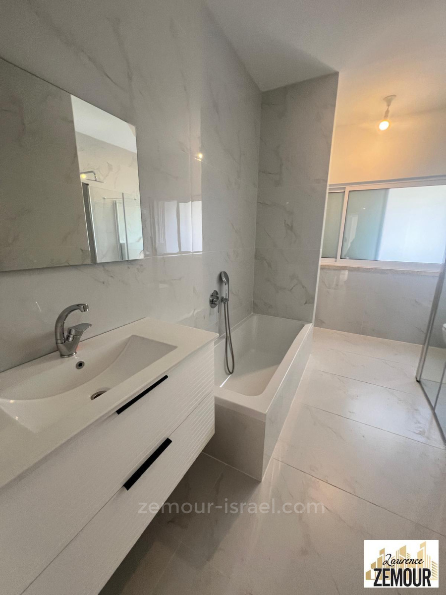 Apartamento 5 cômodos Raanana Est 60-IBL-1341