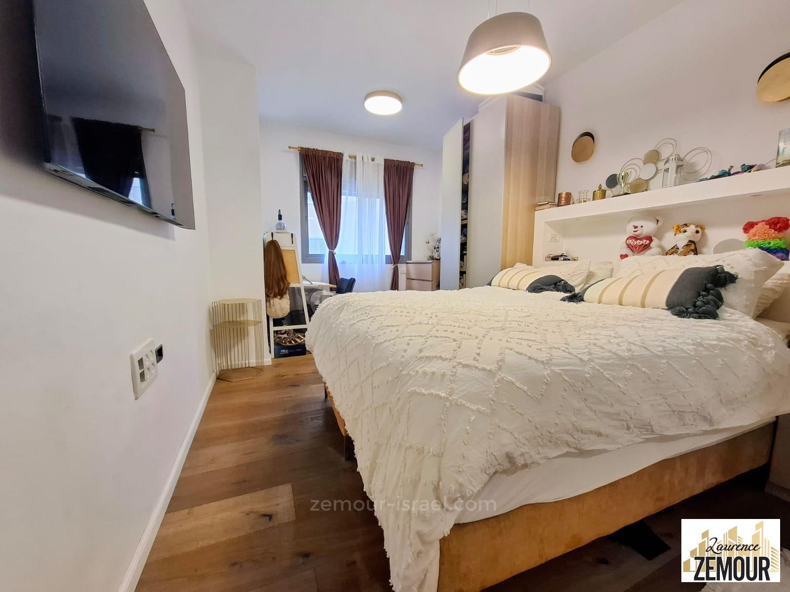 Apartamento 5 cômodos Raanana Est 60-IBL-1350