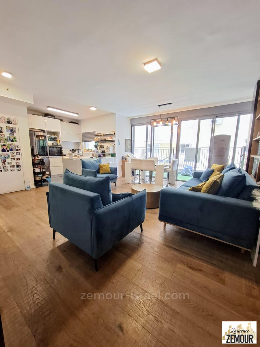 Apartamento 5 cômodos Raanana Est 60-IBL-1350